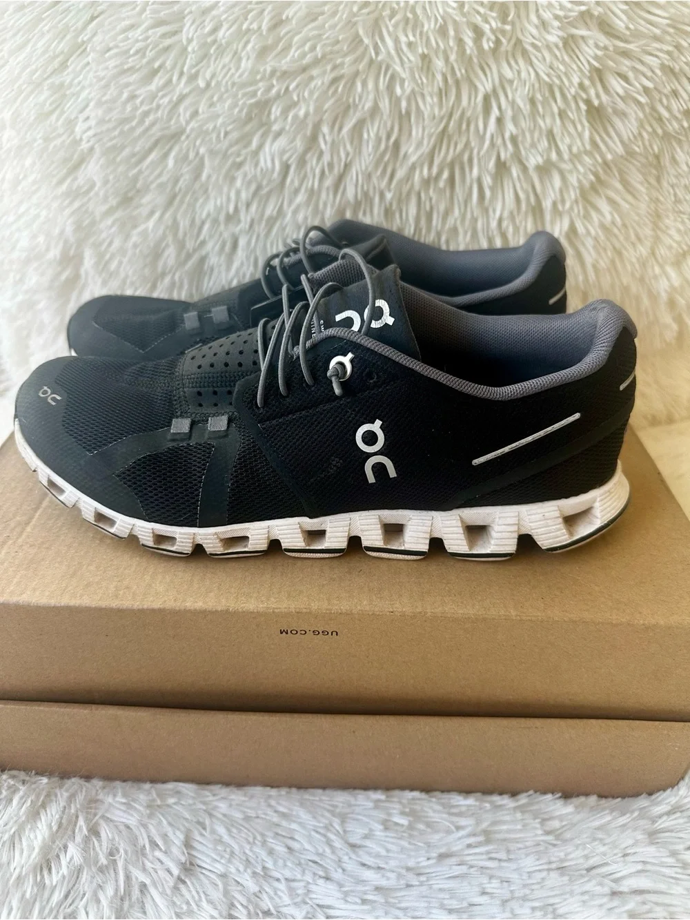 ON RUNNING Cloud Women’s Size 9 Black White Running Walking Athletic Sneakers